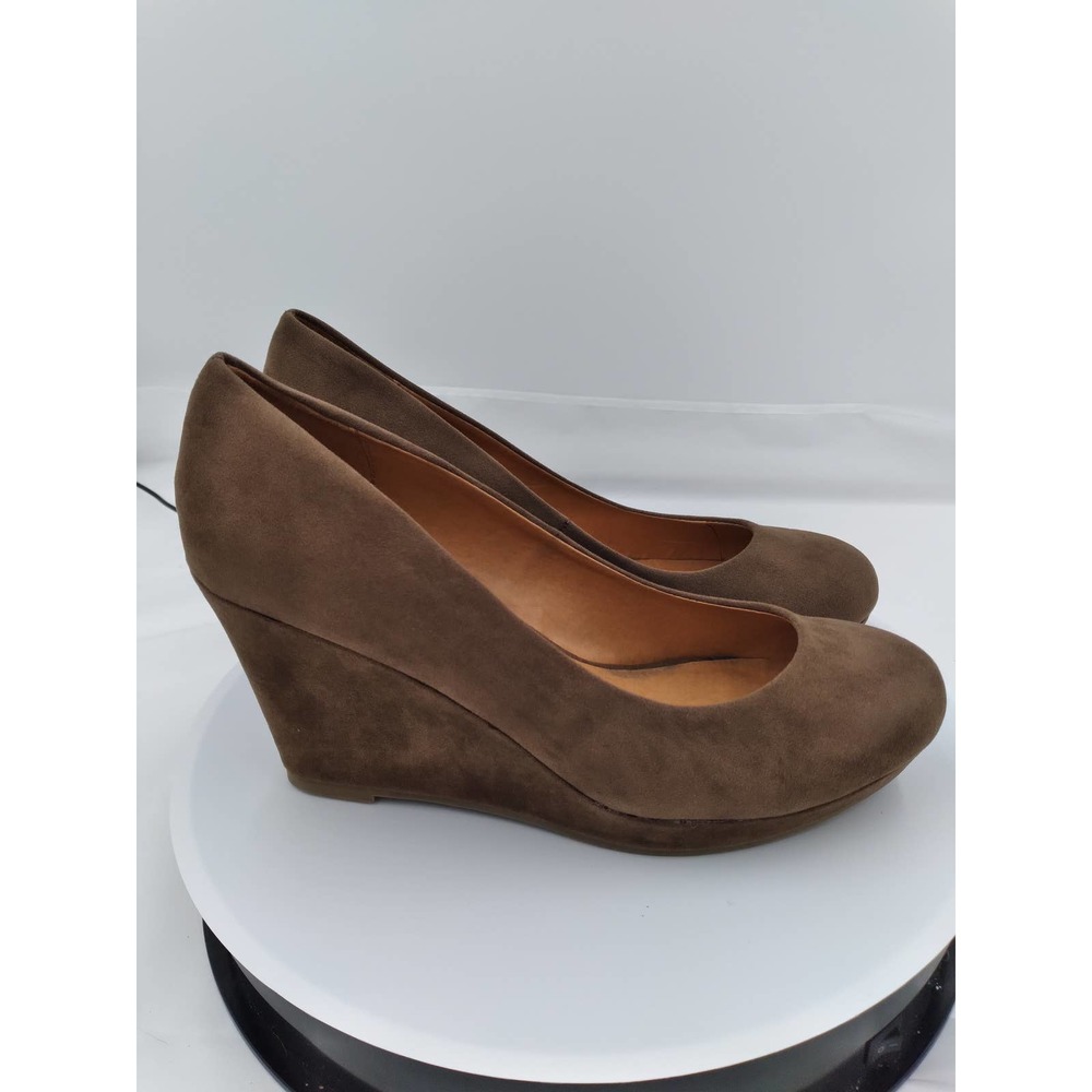 NIB Maurices 3.5" closed toe wedge Tan size 6